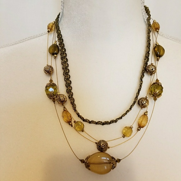 Jewelry - Green and Gold necklace